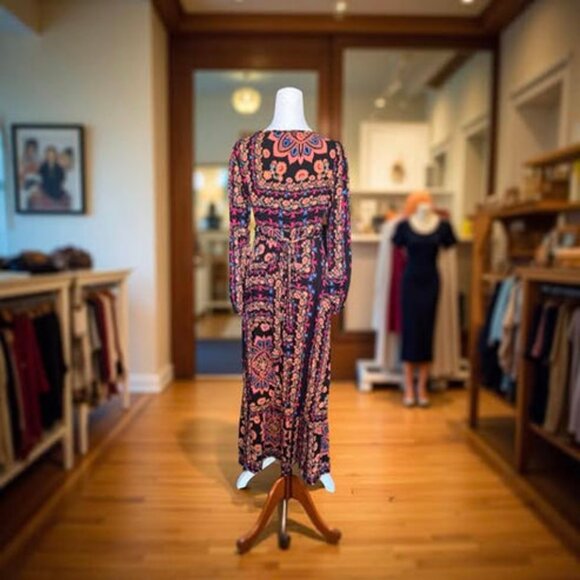 WRAP AROUND FLORAL DRESS - Picture 2 of 2